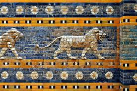 la puerta de Ishtar de Babilonia, su belleza es sobrecogedora.
