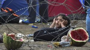 Cientos-refugiados-Macedonia-centro-Europa_EDIIMA20150822_0353_4